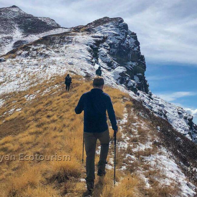 The pass between the Sainj and Tirthan valleys