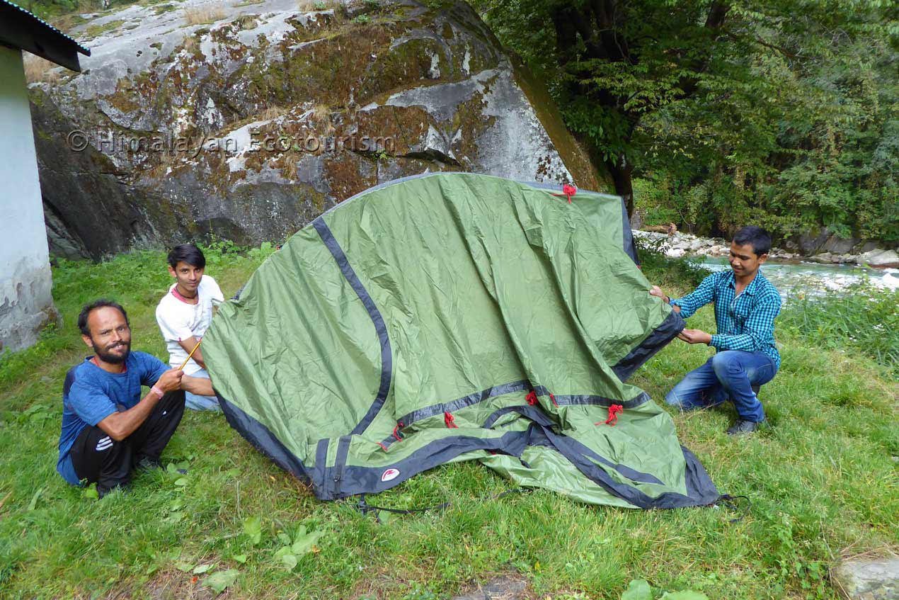 Pitching up the tent at Rolla