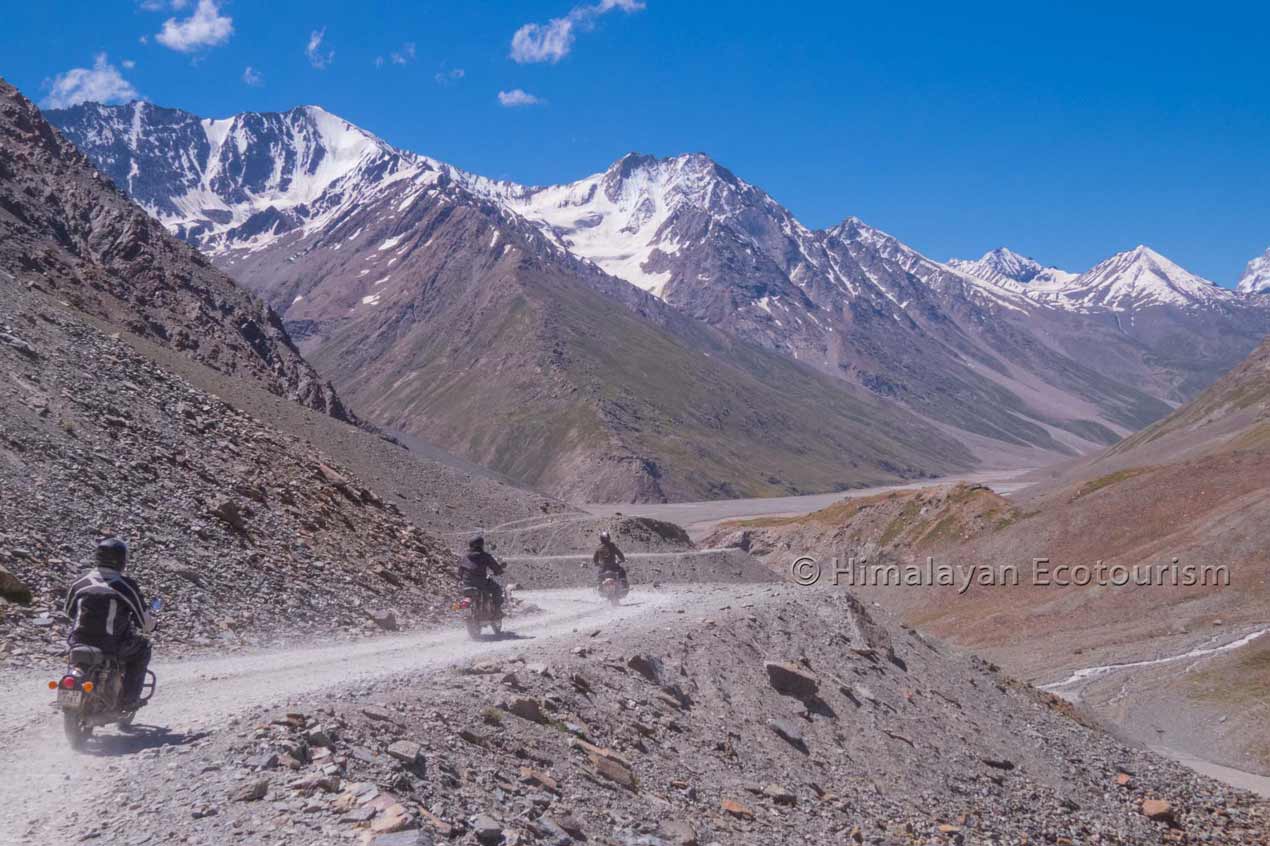 Bikers between Kunzum and Rohtang passes