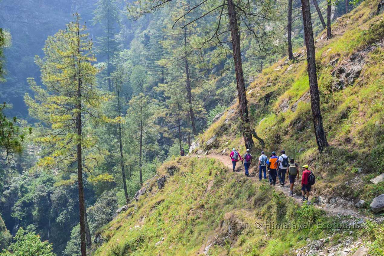 Easy hike to Chhoie waterfall