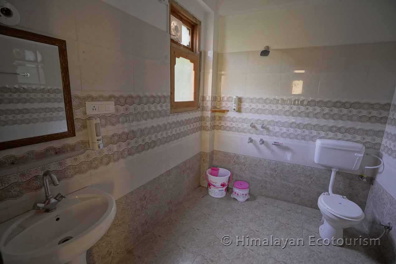 Bathroom - Homestay in Tirthan Valley