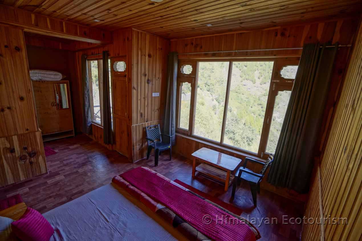 Spacious rooms - Homestay in Tirthan Valley